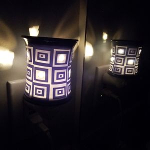 Scentsy WONKY wall plug-in wax warmer